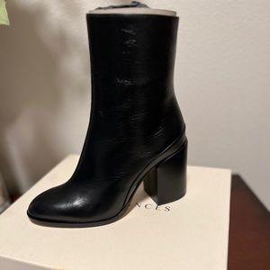 BRAND NEW/ NEVER WORN Dear Frances Spirit Boots
